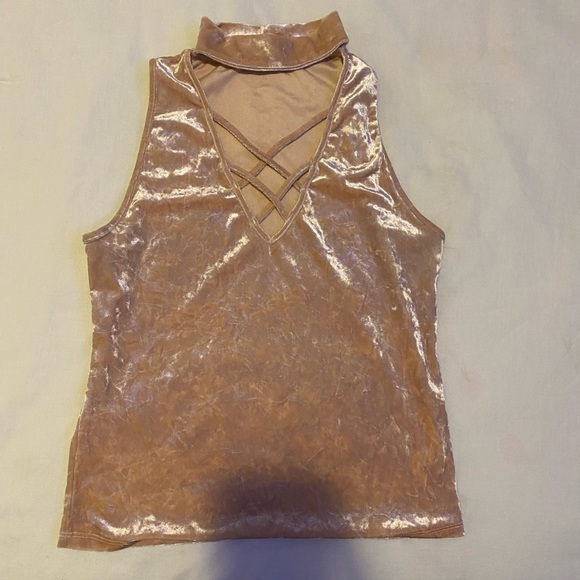 Pink velvet tank top with criss cross neckline - Picture 4 of 4